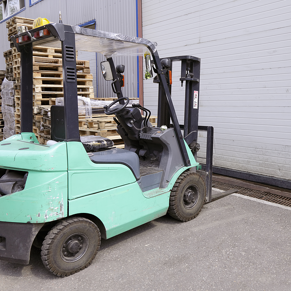 Work only on Saturdays and Sundays → details of lift operator jobs